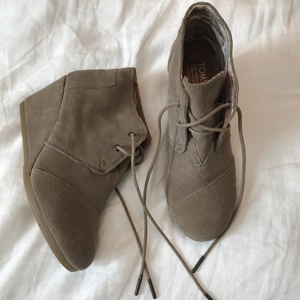 Tom’s Desert Wedge Booties